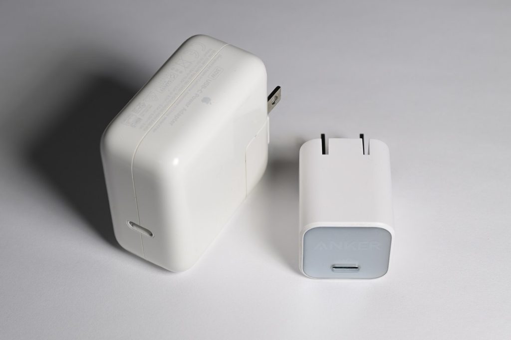 USB-C įkroviklis ir stotelė: suderinamumo patikra be spėlionių