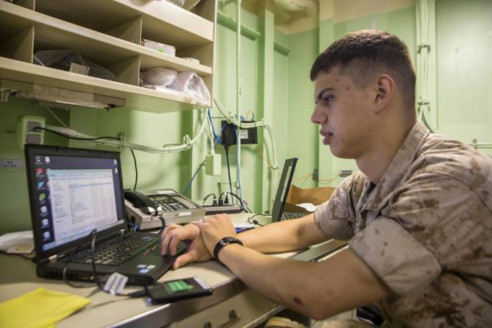 Kontrolinis palyginimas: Tas pats puslapis; Antras įrenginys; Laidas vietoj Wi-Fi