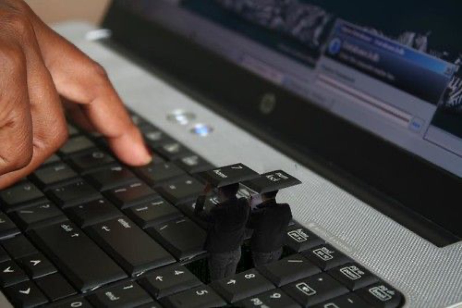 Lietuviško teksto patikra: Raidės – ą č ę ė į š ų ū ž; Skaičiai – 0123456789; Ženklai – @ € / ?